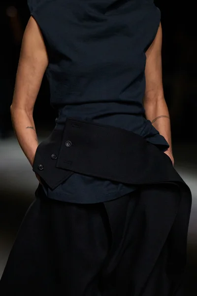 Look 11